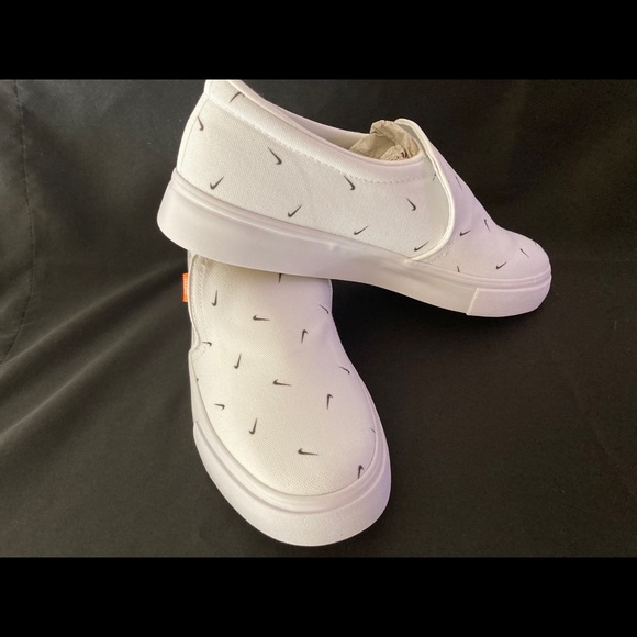 NEW WOMENS NIKE COURT ROYALE SNEAKERS SHOES AC 9.5 - Picture 8 of 15